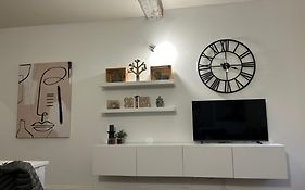 Leon Rosso Flat